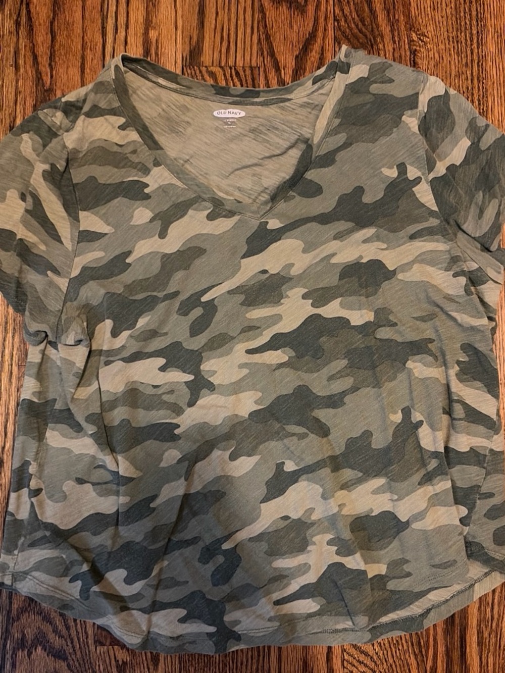 Old Navy Women's V-Neck Camo Short Sleeve Tee - Olive Green